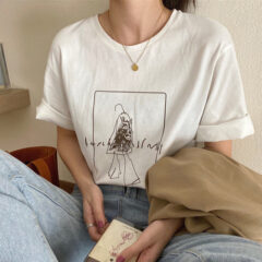 シンプルなのに個性もある！着回し抜群な白Ｔシャツをチェック♪