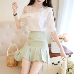 涼し気に二の腕だけカバー！夏にこそ着たいキュートなトップス♪