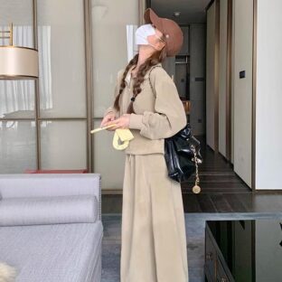 スタンドカラートレーナーカジュアルスポーツスーツスカート　デザインスカートツーピーストレンディなセット