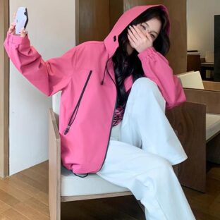 ローズピンクのフード付きジャケット