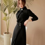 スーツじゃかたすぎる？かしこまった席に似合うブラックワンピ