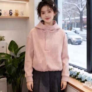 大きいサイズの優しくゆったりなスタイルのフード付きプラスベルベットスウェットシャツ